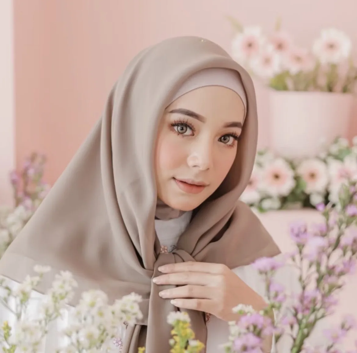 Kerudung Segi Empat Bella Square Polos